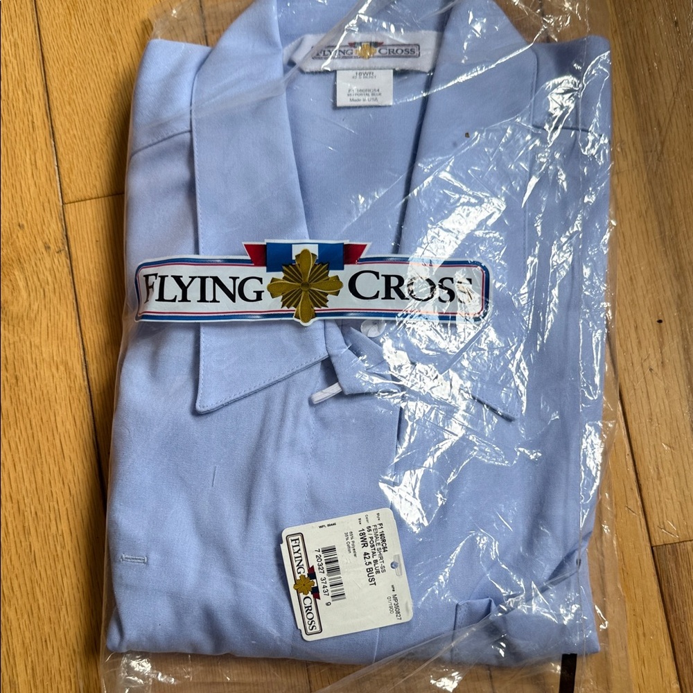 women's Usps clerk uniform top size 18 button-down Light Blue Shirt short sleeve